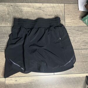 lululemon skirt, good condition